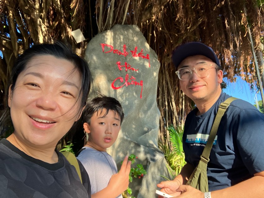 베트남-나트랑을-여행중인-가족