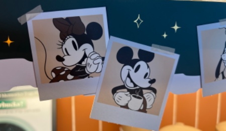 스타벅스에-전시된-미키마우스-이미지