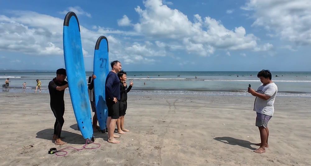 서핑보드-앞에서-기념사진