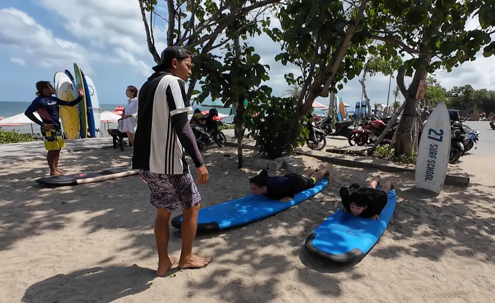 서핑수업중인-한국인