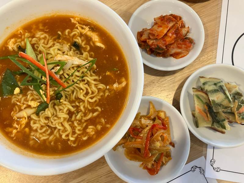 무궁화분식에서-판매중인-라면