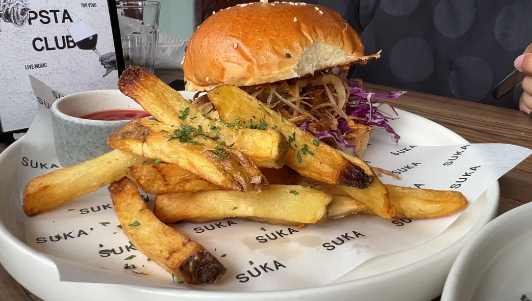 수카에스프레소-햄버거와-감자튀김