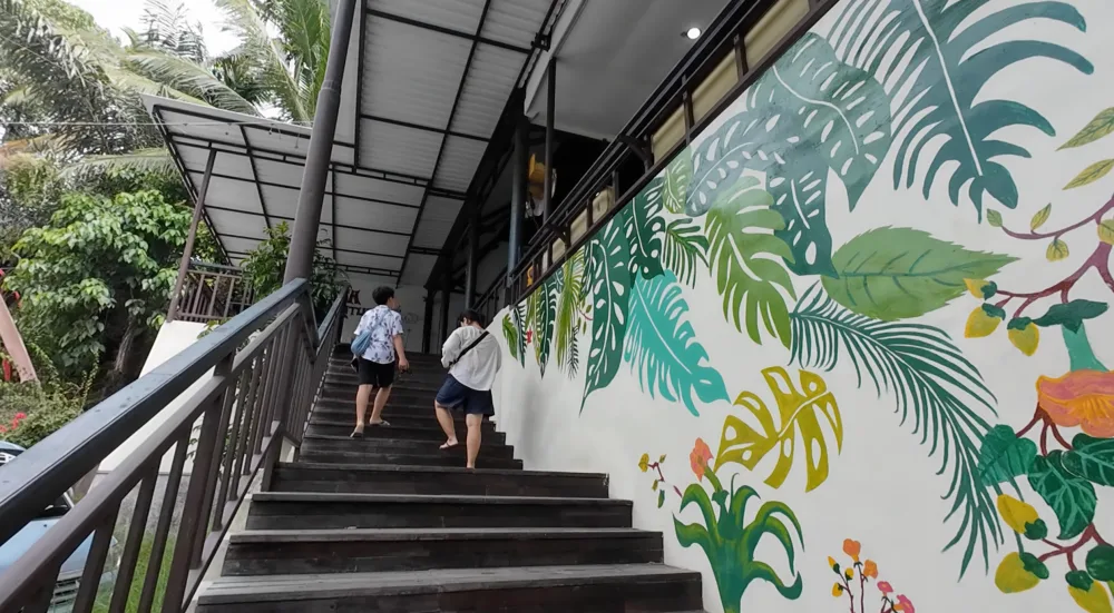 앙카사-래프팅-2층-레스토랑계단