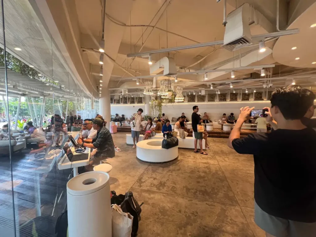 꾸따해변-앞-아라비카-커피