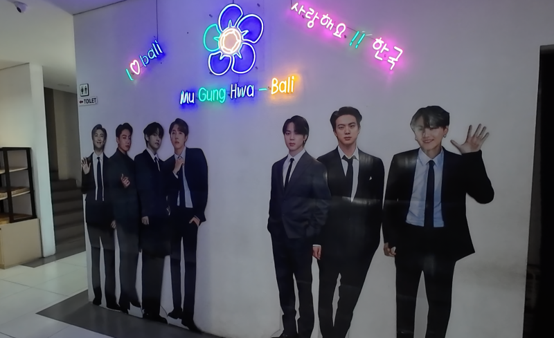 무궁화유통-내부의-BTS-전신사진