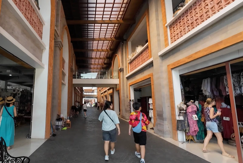 우붓아트마켓의-높은-천고