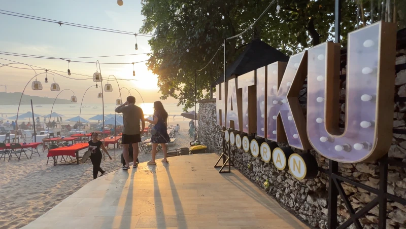 짐바란-하티쿠의-석양