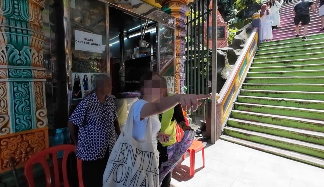 바투동굴1층-스카프-대여소