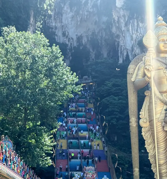 바투동굴로-향하는-272계단