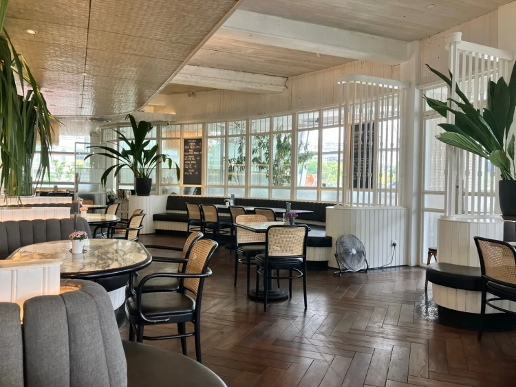 깔끔하고-세련된-인테리어-ps.cafe