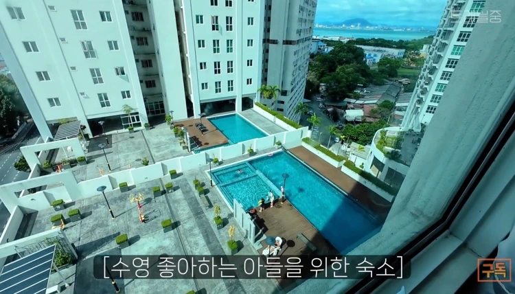 숙소-내부-공용수영장