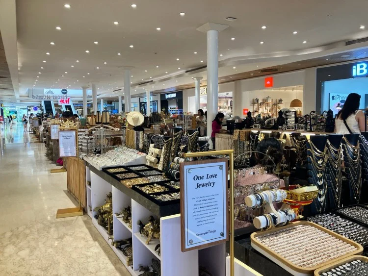 스미냑스퀘어-내부