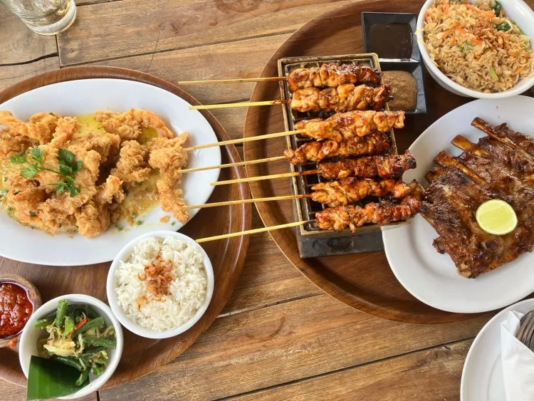 와룽니아에서-주문한-음식들