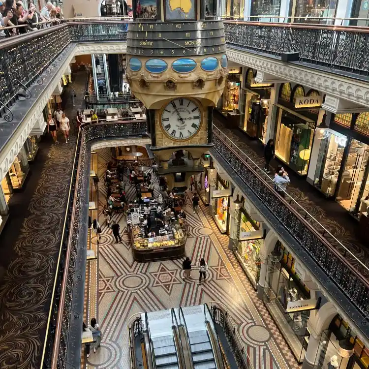 퀸빅토리아-쇼핑몰-내부