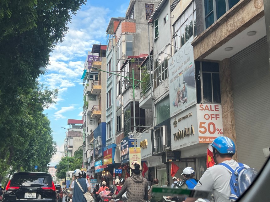 하노이-시내의-오토바이-교통상황은-매우-심각한-수준이다.