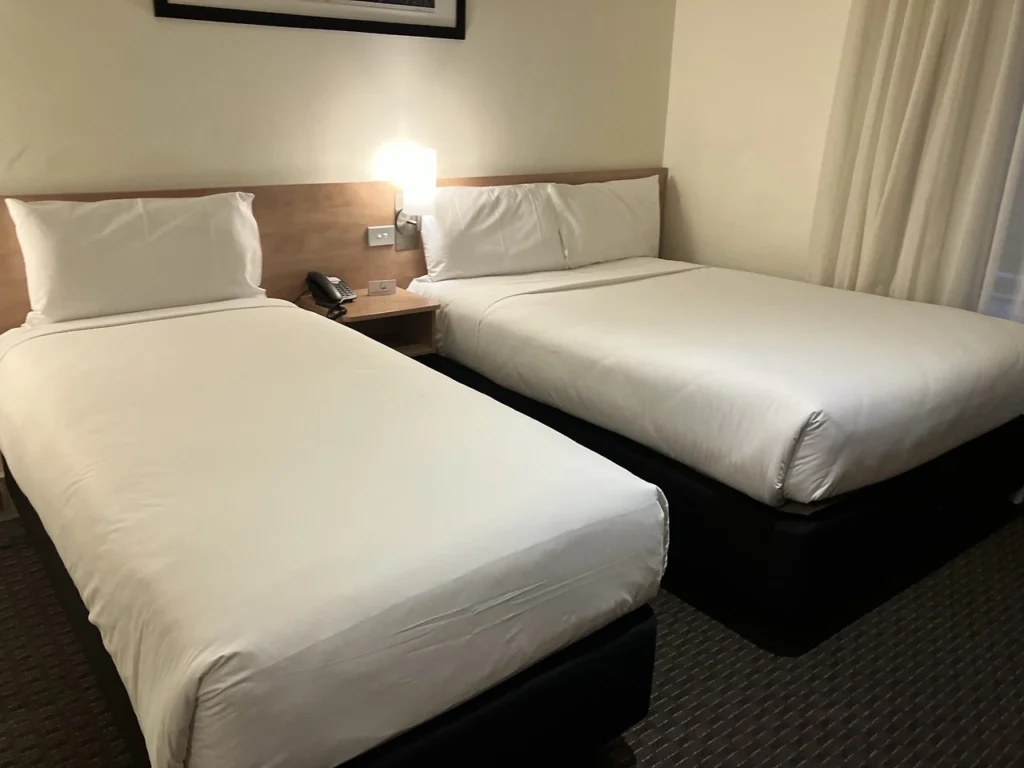 멜버른-이비스호텔의-침실