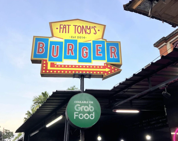 꾸따비치-근처-맛집-팻토니