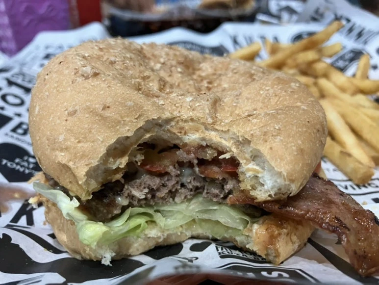 팻토니에서-주문한-버거