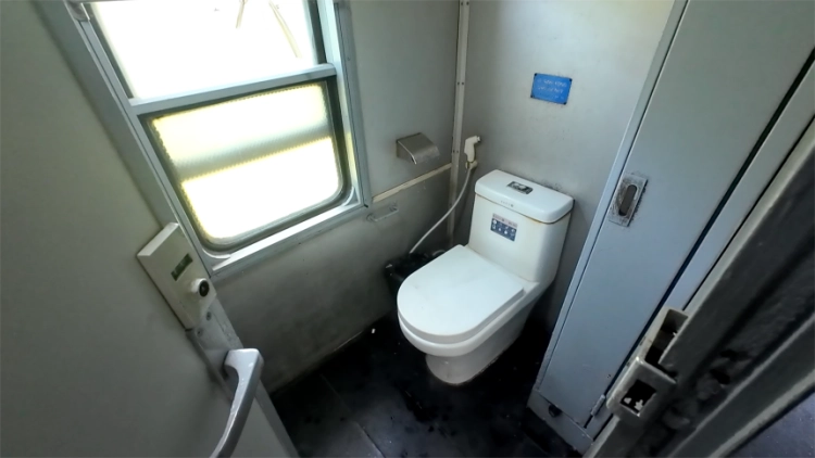 베트남기차의-화장실