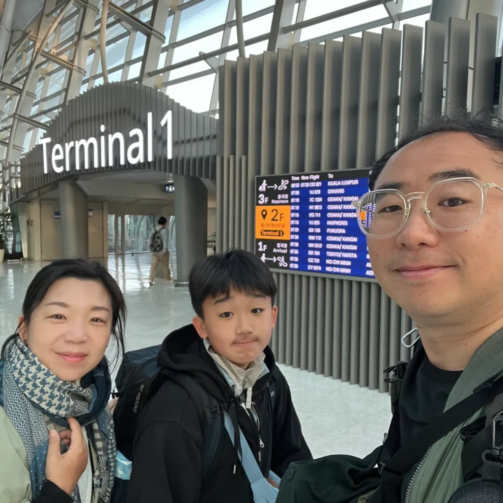 인천공항에서-세계여행-떠나는-가족