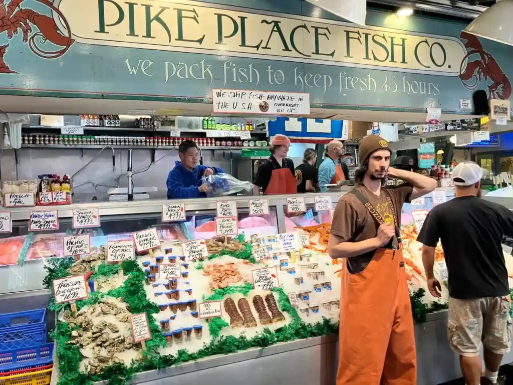 시애틀-파이크플레이스마켓-생선던지기