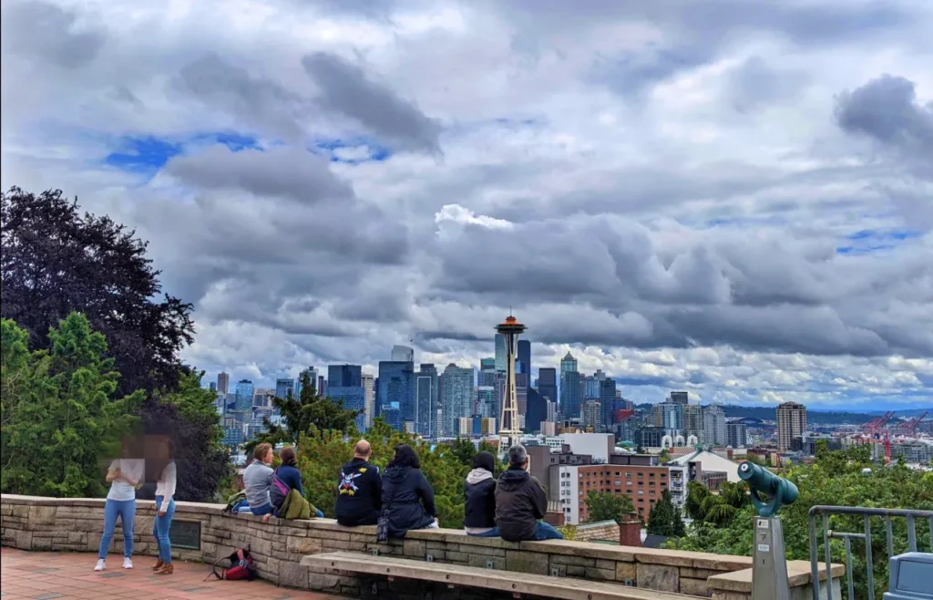 구름이-많은-케리공원의-모습