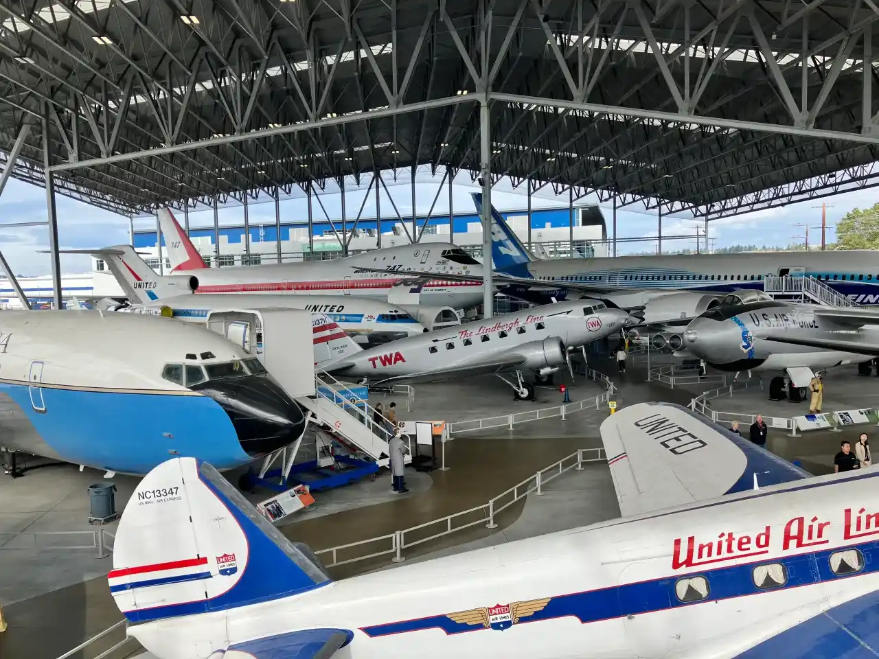 비행기-박물관의-격납고-전시관