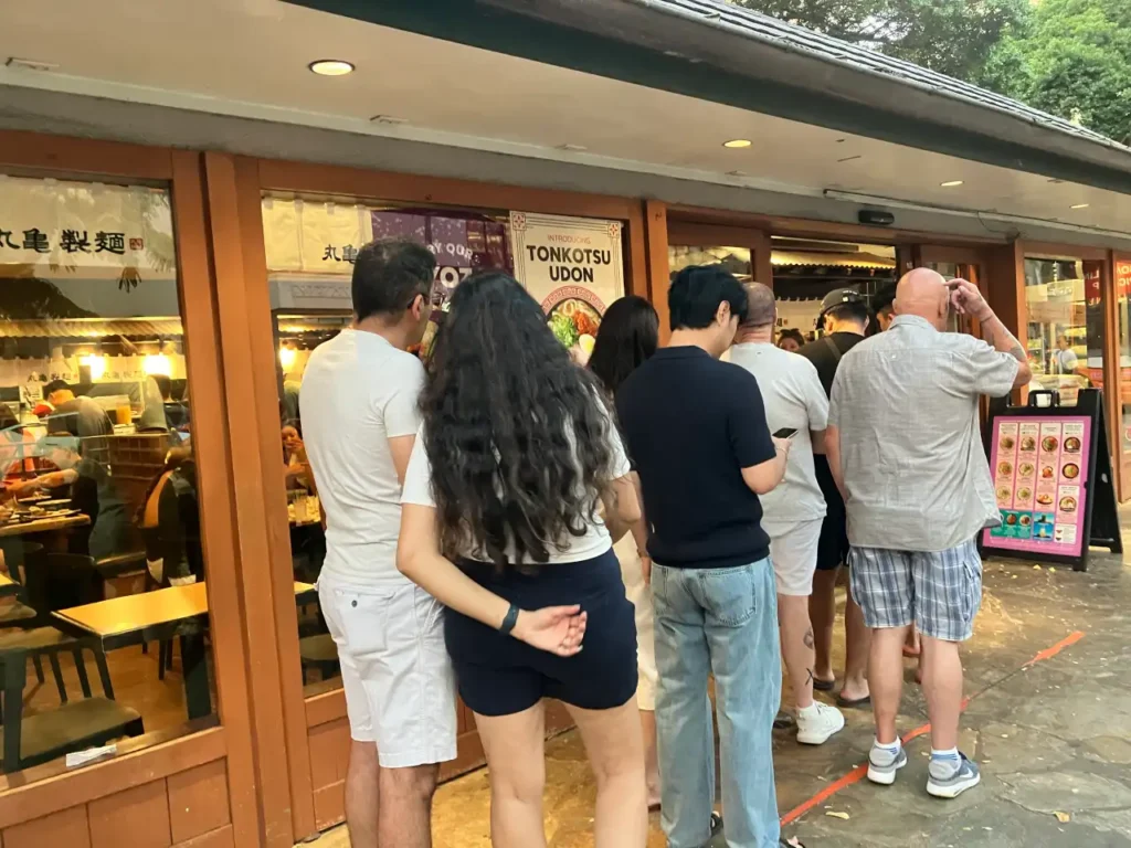 하와이-마루가메-우동-식당앞-줄서는-사람들