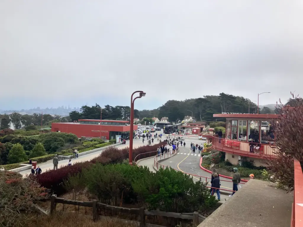 금문교-방문자센터와-카페