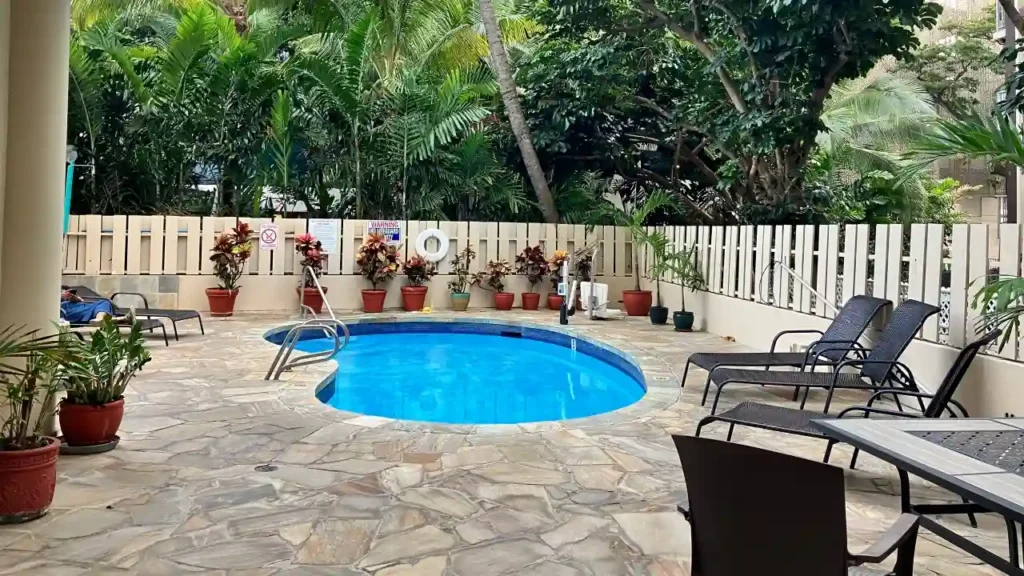 하와이-호텔의-야외-수영장