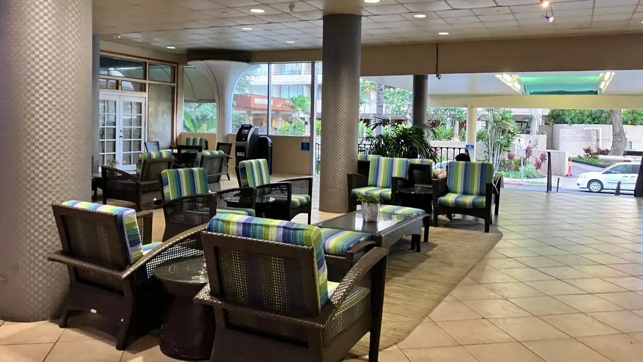 알로하-서프-와이키키-호텔-로비