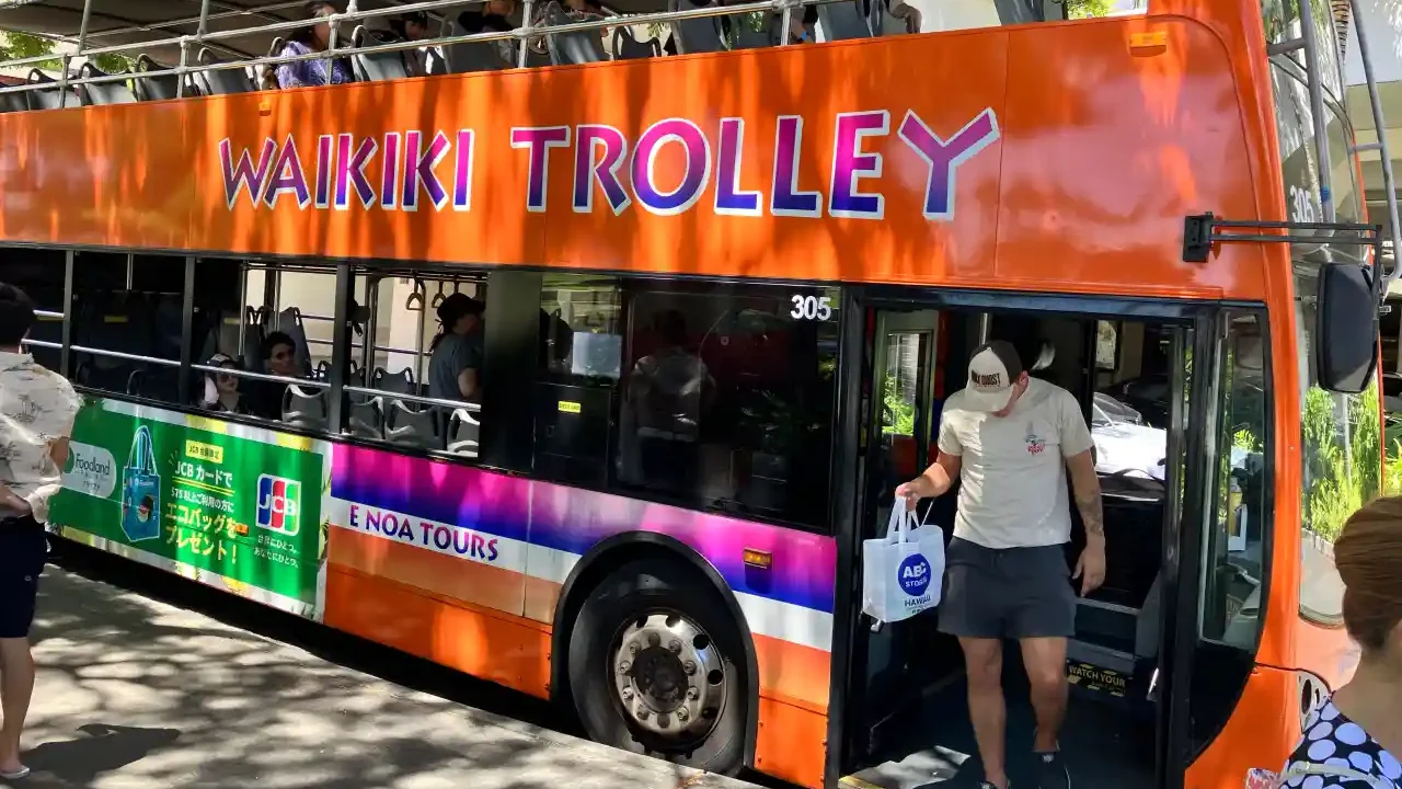 하와이의-핑크트롤리